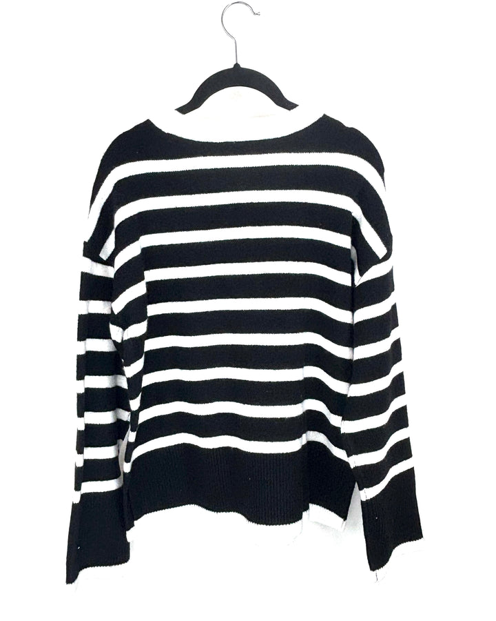 Black And White Crew Neckline Striped Sweater - Medium