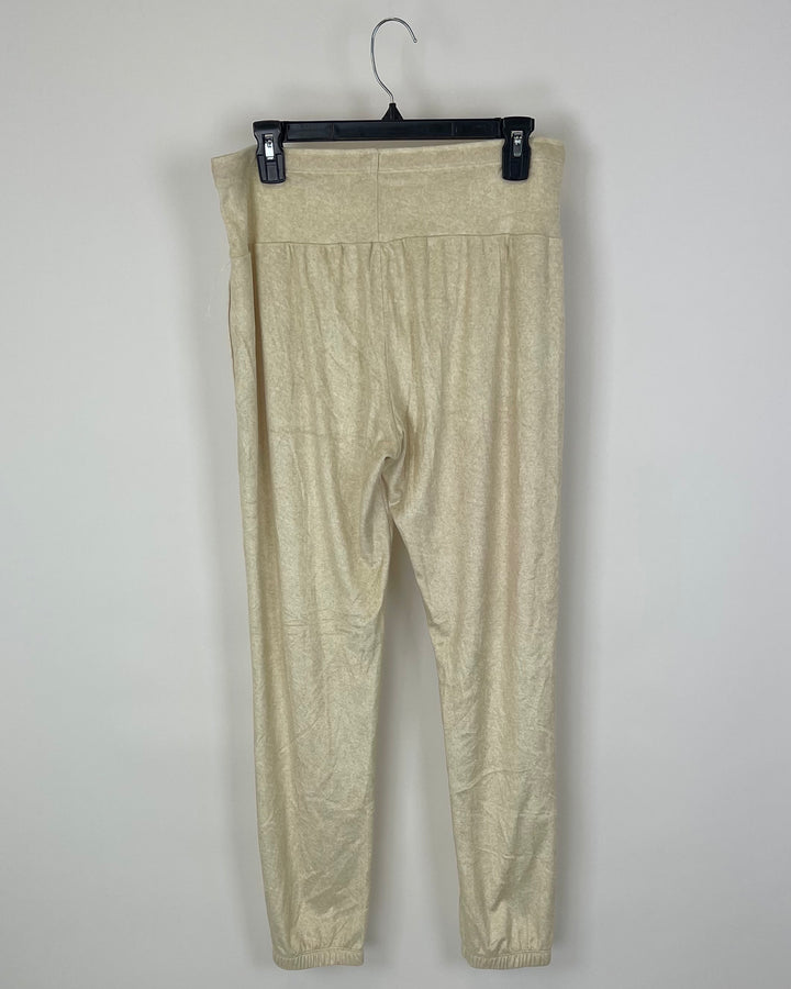 Cream Fleece Lounge Set - Size 6/8