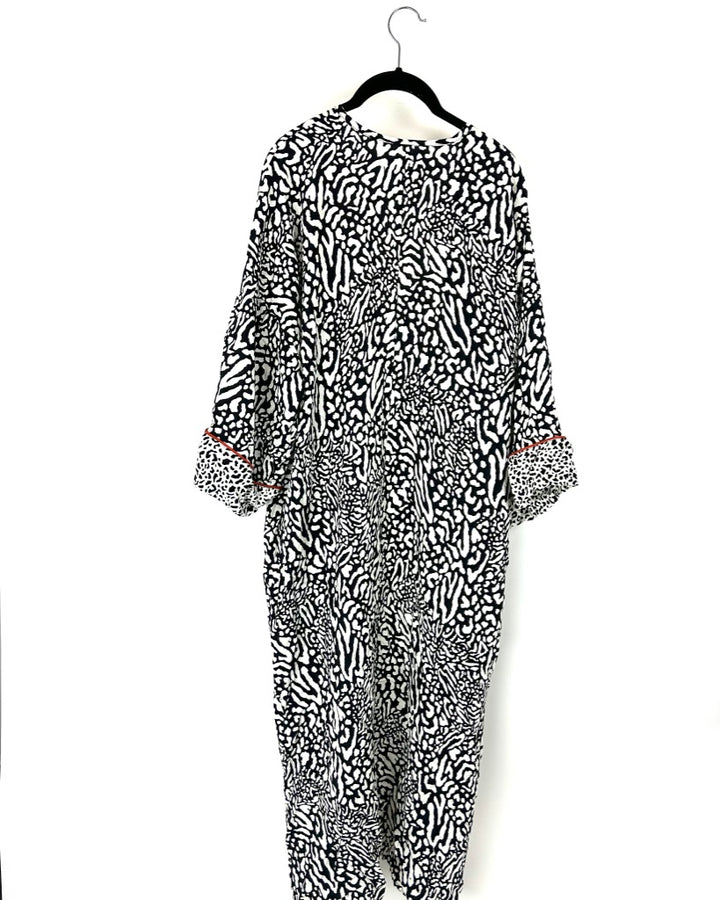 Black and White Abstract Print Robe - Size 6/8