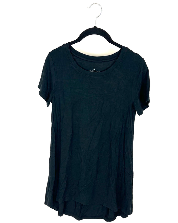 Black T-Shirt - Size 2/4