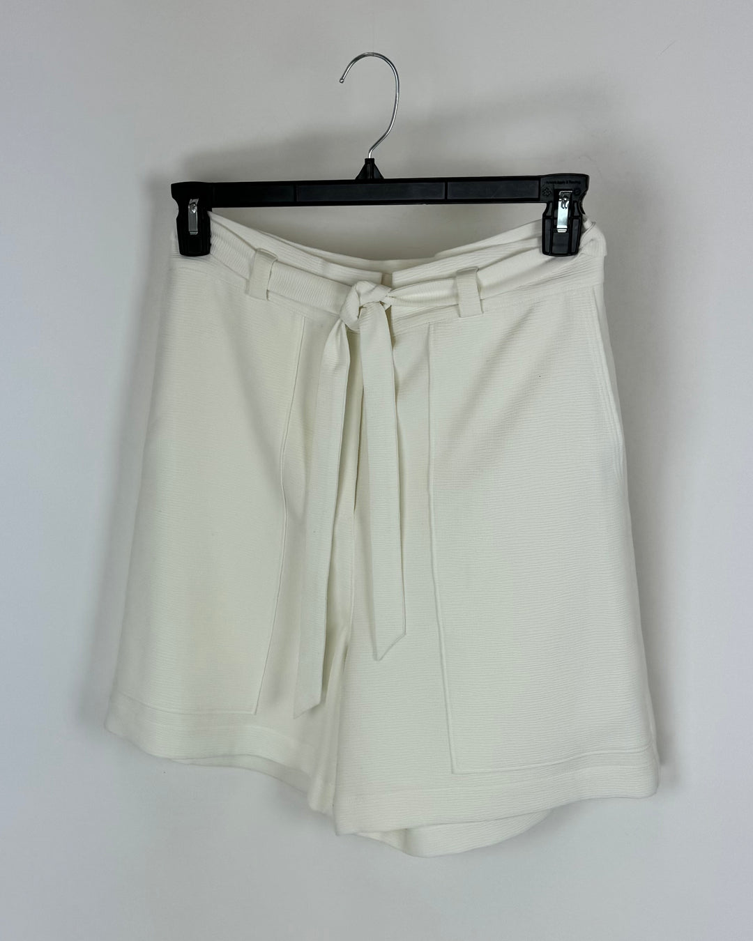 White Textured Tie Belt Shorts - Size 6/8
