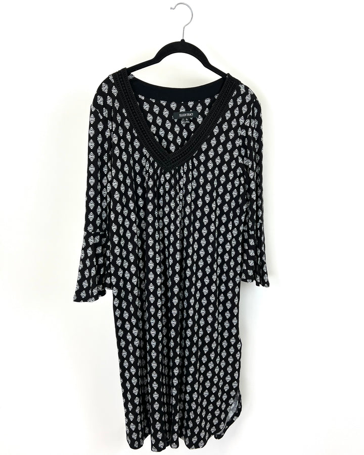 Black and White Diamond Pattern Lounge Dress - Size 6/8