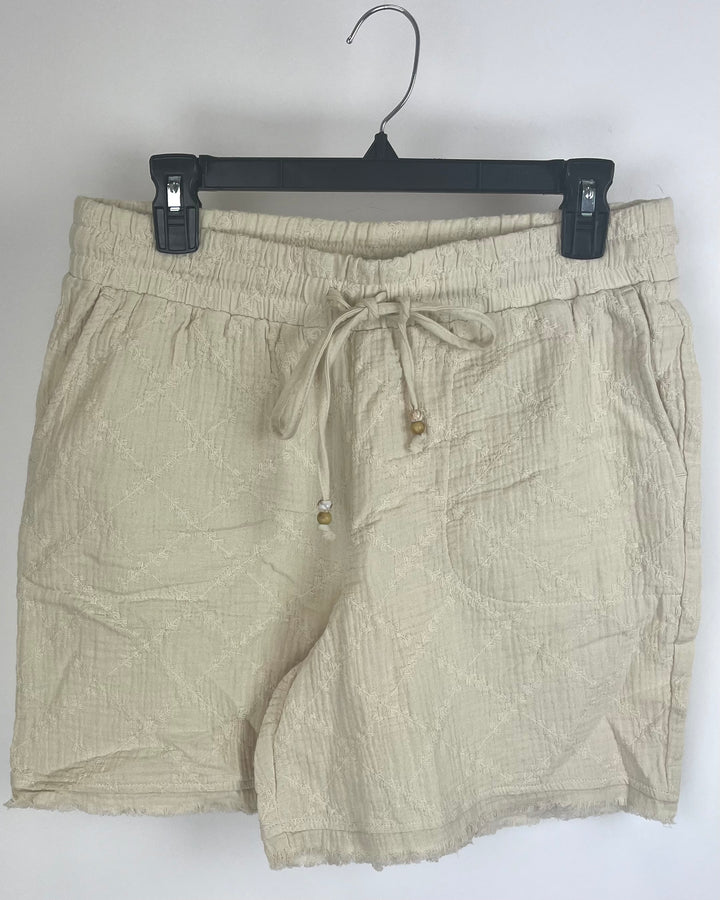 Beige Textured Loose Fit Shorts With Frayed Bottom Hem - Size 6/8