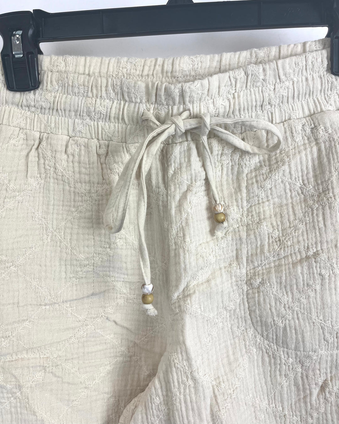 Beige Textured Loose Fit Shorts With Frayed Bottom Hem - Size 6/8