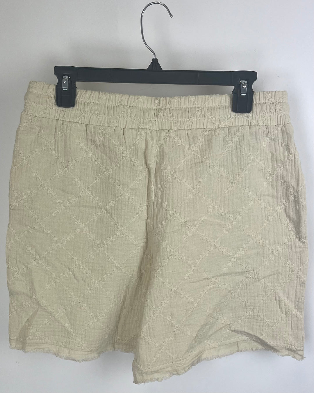 Beige Textured Loose Fit Shorts With Frayed Bottom Hem - Size 6/8