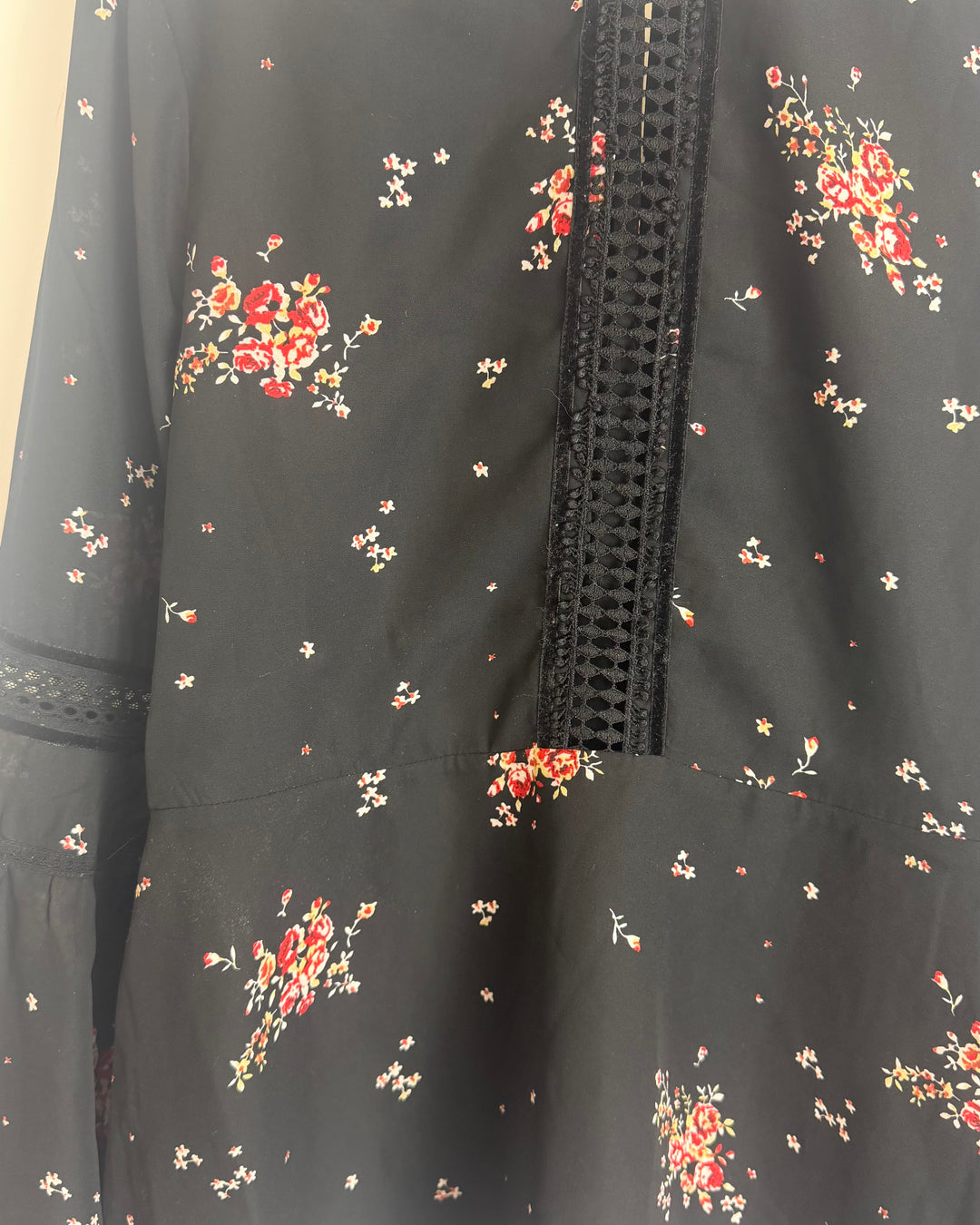 Black and Red Top - Size 4/6
