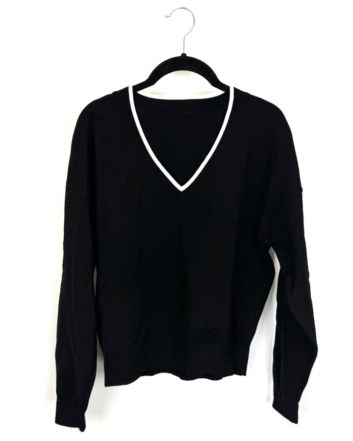 Black Contrast Trim V-Neck Sweater - Size 2/4