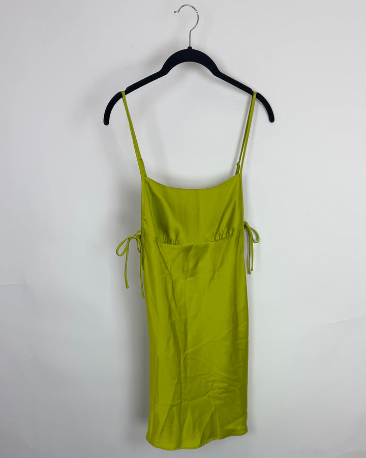Pear green mini dress - 2/4