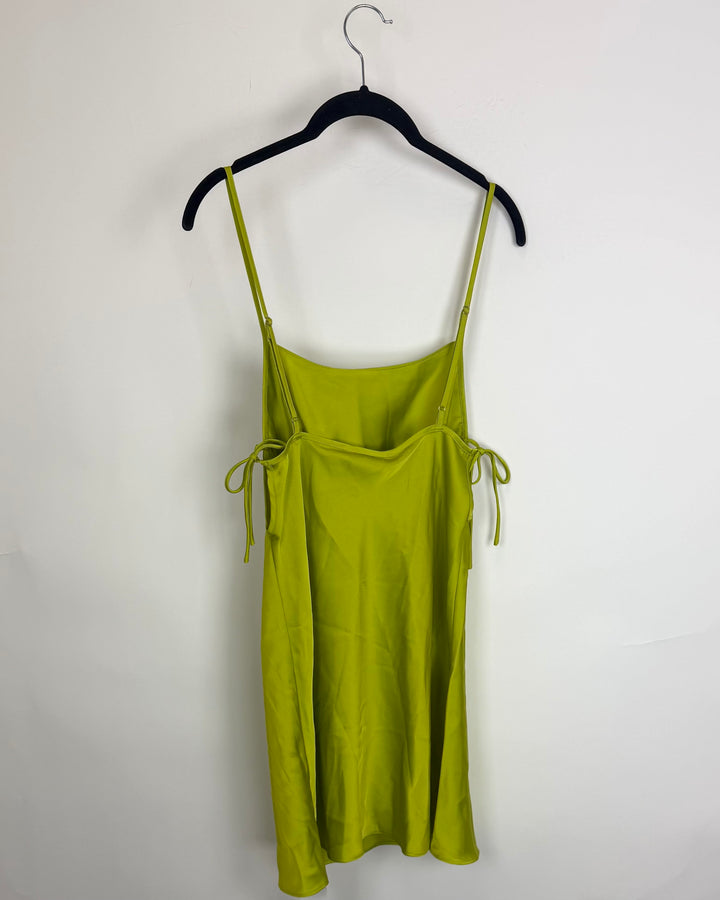 Pear green mini dress - 2/4