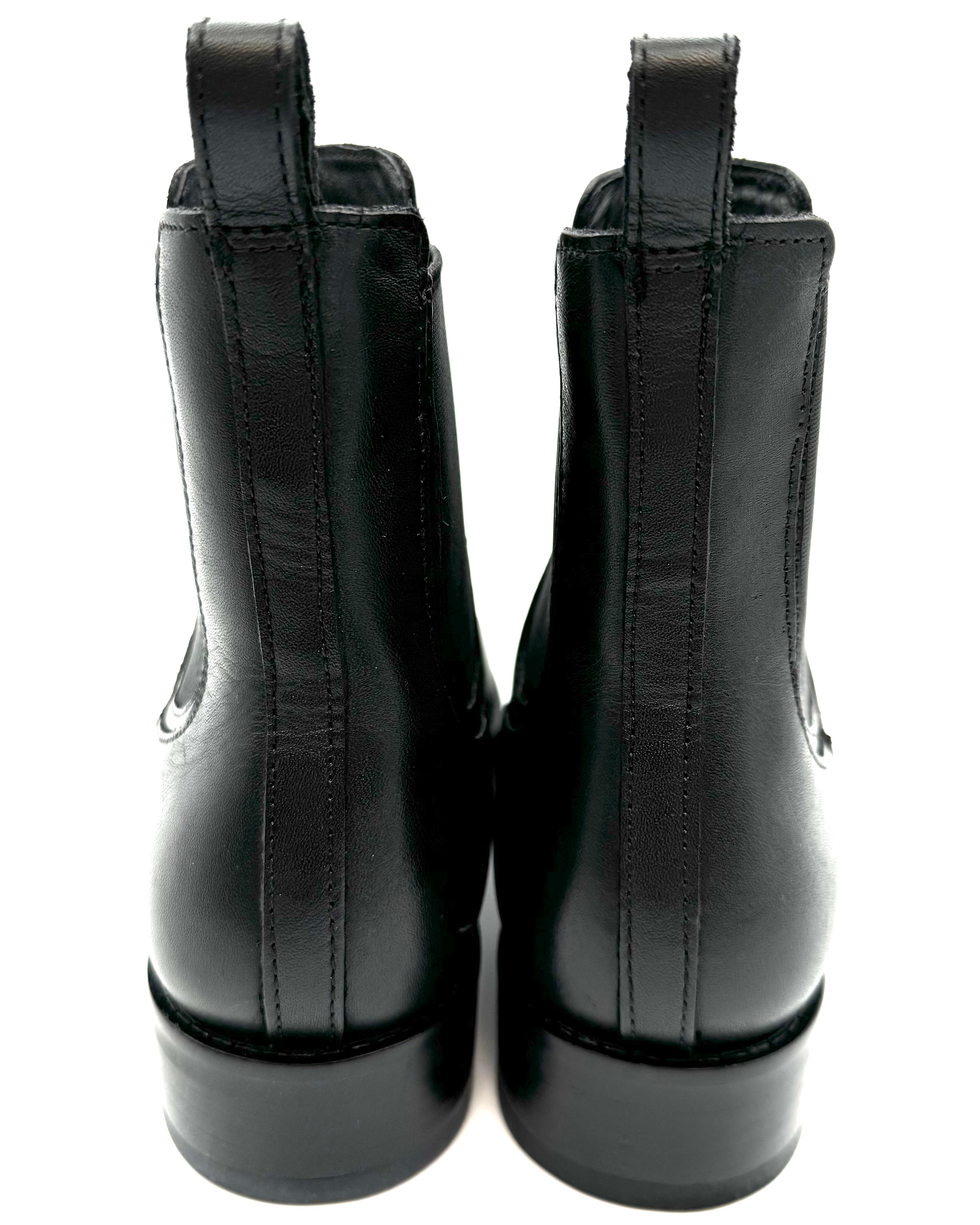 Black Leather Boots With Elastic Panels - Size 6.5 – The Fashion