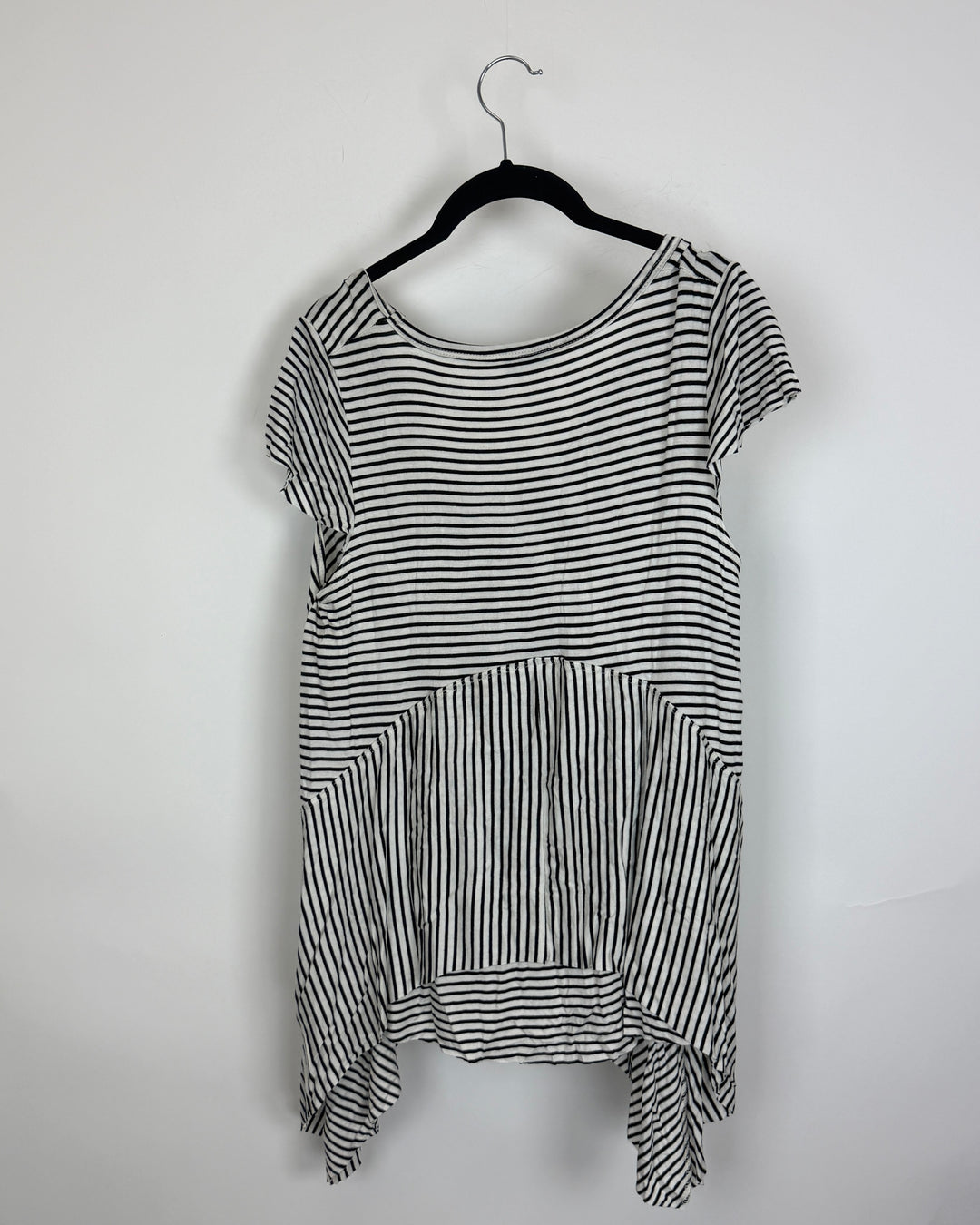 Black and White Striped T Shirt -  Size 6/8