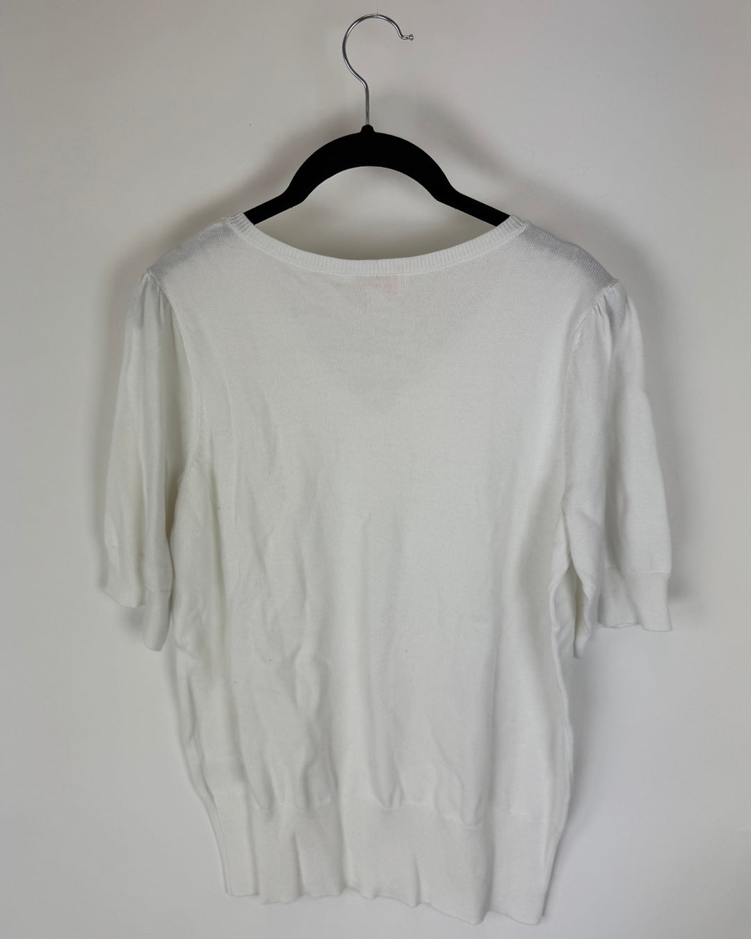 White V-Neck T Shirt - Size 6/8
