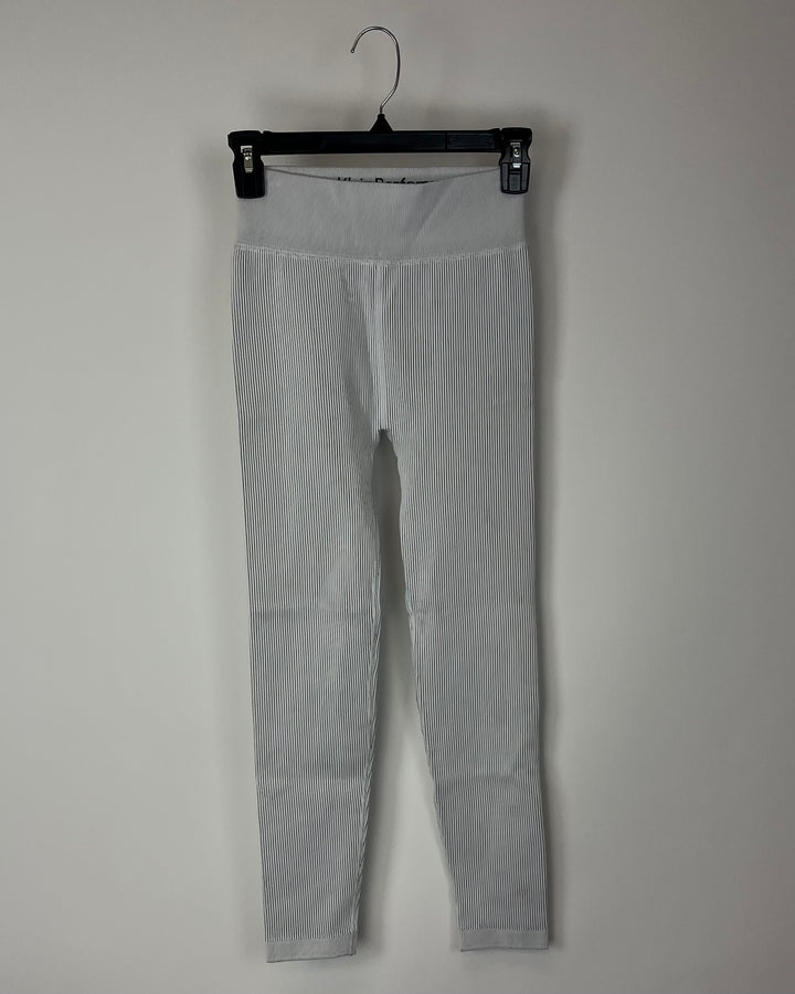Grey Ribbed High-Waisted Athletic Pants - Small