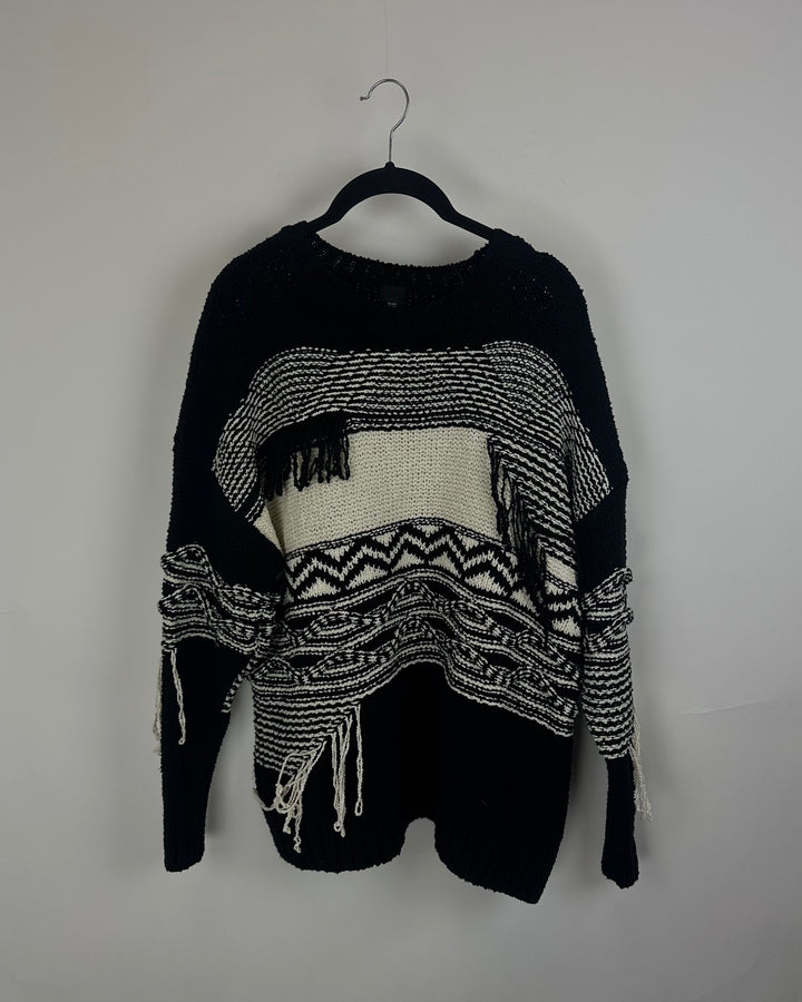 Black & White Fringe Detailed Sweater - Small