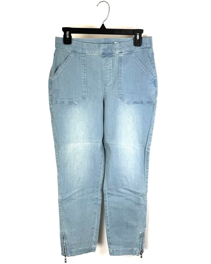 Light wash Ankle Zipper Jeans - Size 6