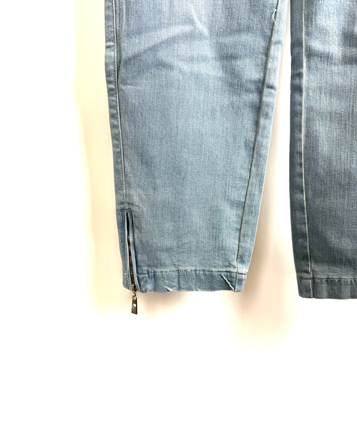 Light wash Ankle Zipper Jeans - Size 6