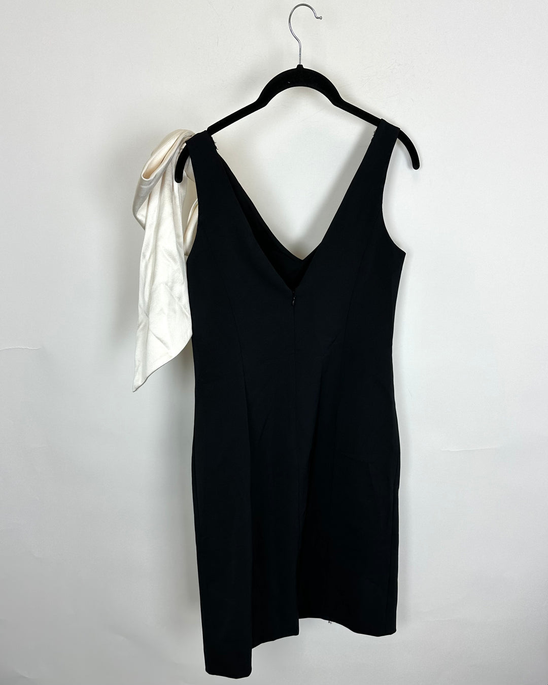 Black and Ivory Bow Shift Dress - Size 6/8