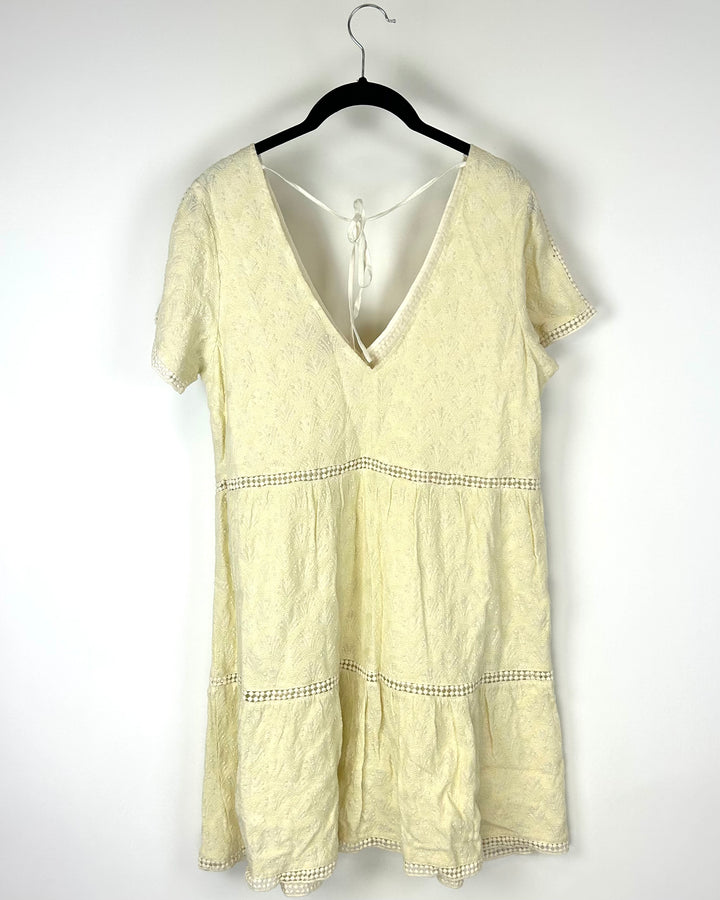 Cream Short Sleeve Dress - Small
