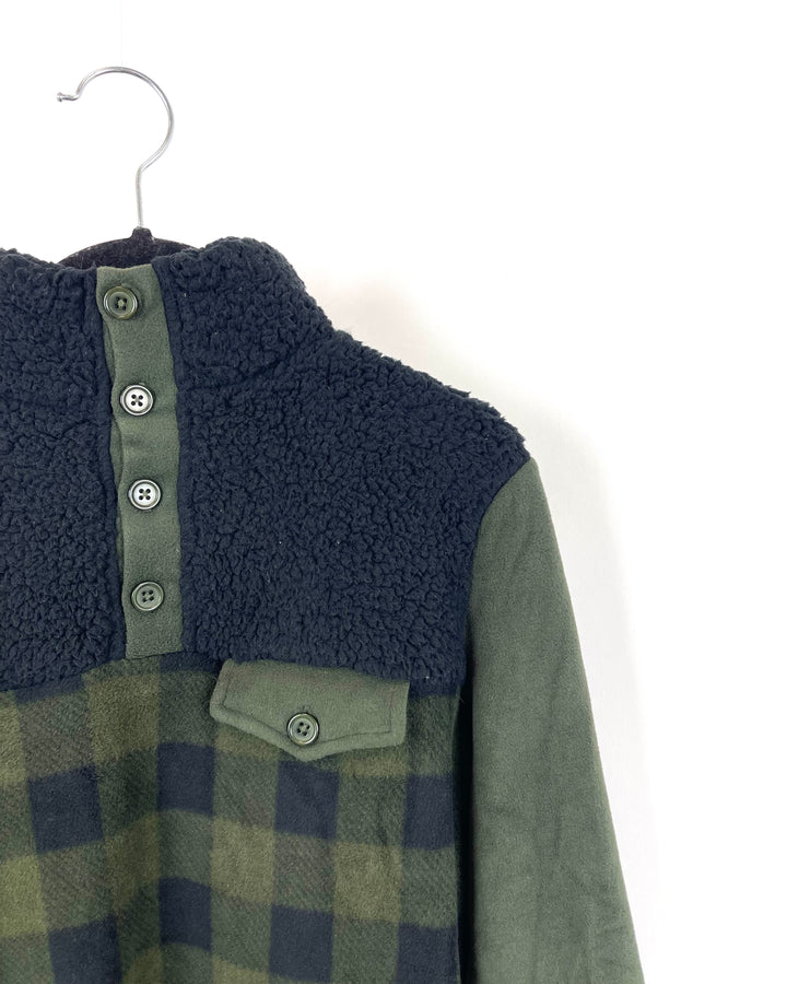 Green and Black Plaid Pullover - Small