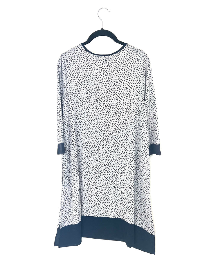 Abstract Print Light Grey Crop Sleeve Nightgown - Size 4/6