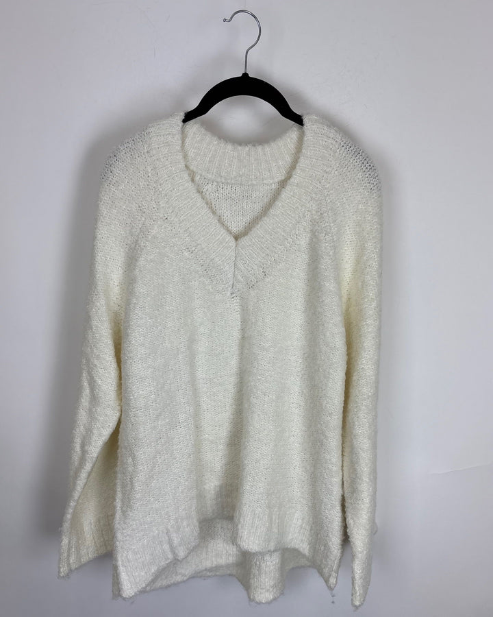 White V Neck Long Sleeve Thick Sweater - Size 6/8