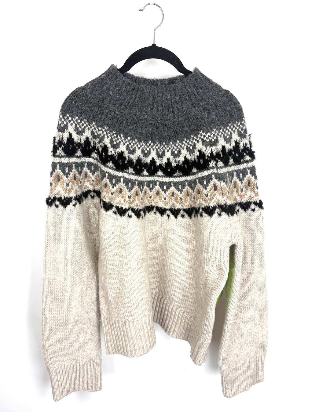 Cozy Gray and Black Patterned Sweater - Size 6/8