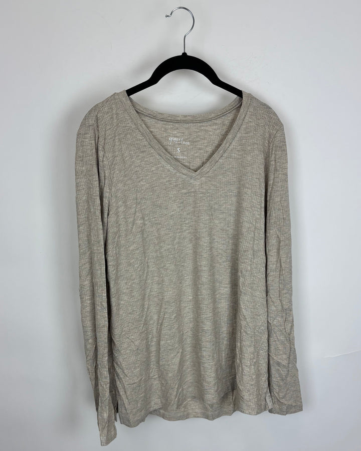 V Neck Tan Long Sleeve - Size 2/4