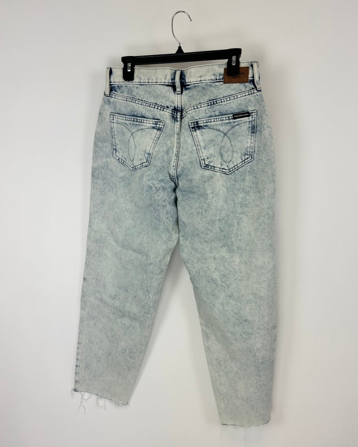 Light Acid Wash High Rise Mom Jeans - Size 29