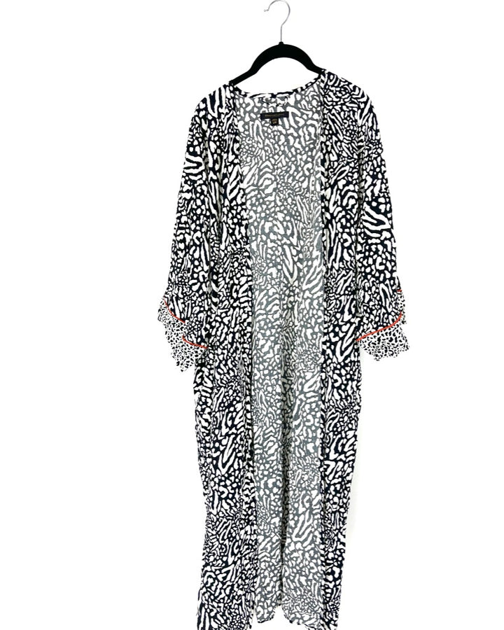 Black and White Abstract Print Robe - Size 6/8