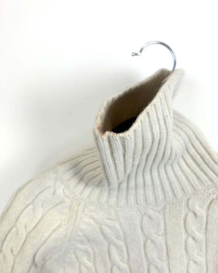 Sunday Best Cream Cropped Cable Knit Sweater - Small