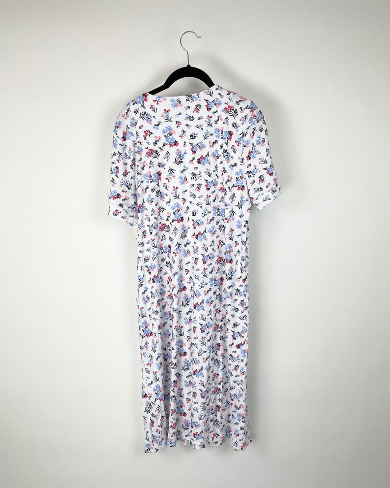 White Robe With Blue And Pink Flowers - Medium