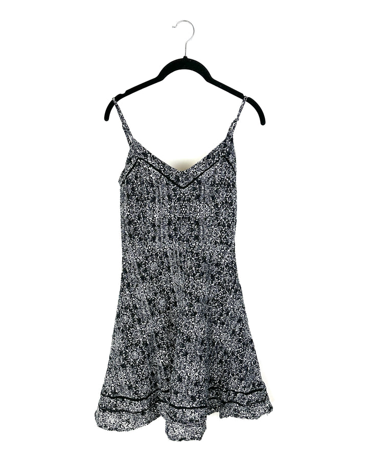 Black And White Pattern Dress - Size 4-6