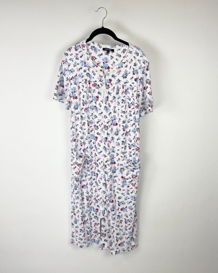 White Robe With Blue And Pink Flowers - Medium
