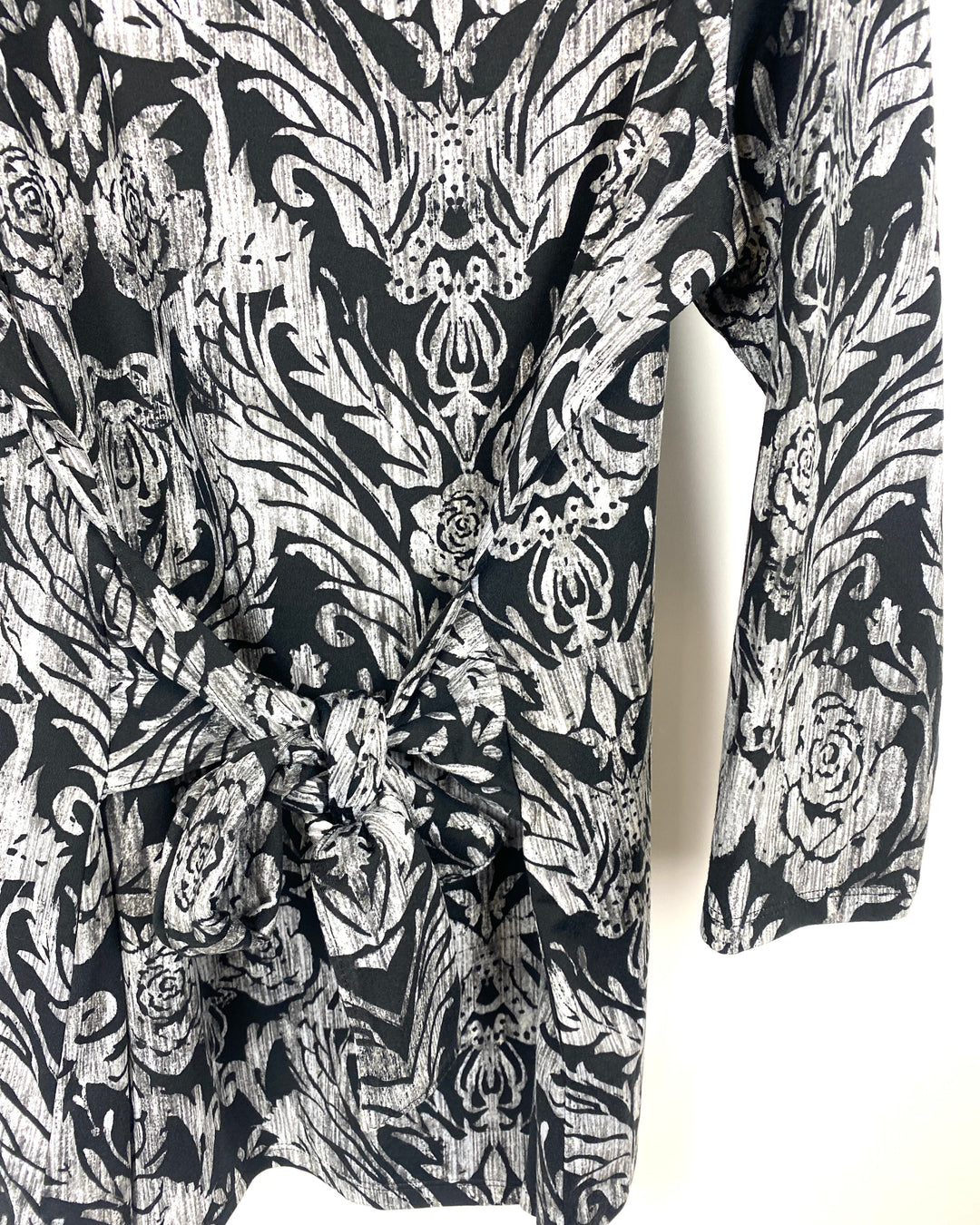 Black and Grey Floral Top - Large/Extra Large