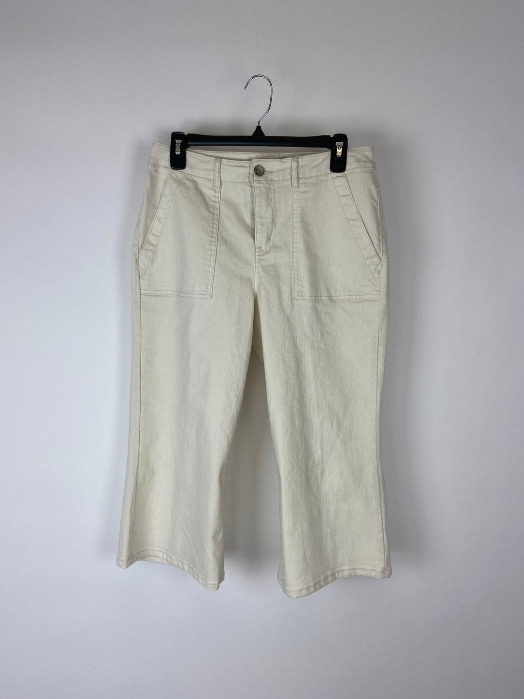 Straight Leg Cream Colored Capri Denim Jeans - Size 8