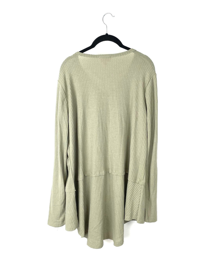 Light Green Sweater With Ruffled Bottom - Large/XL