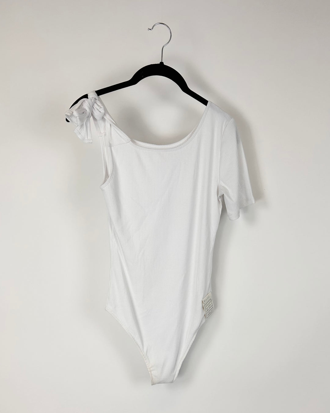 White Ribbed Asymmetric Shoulder Bodysuit - Extra Small