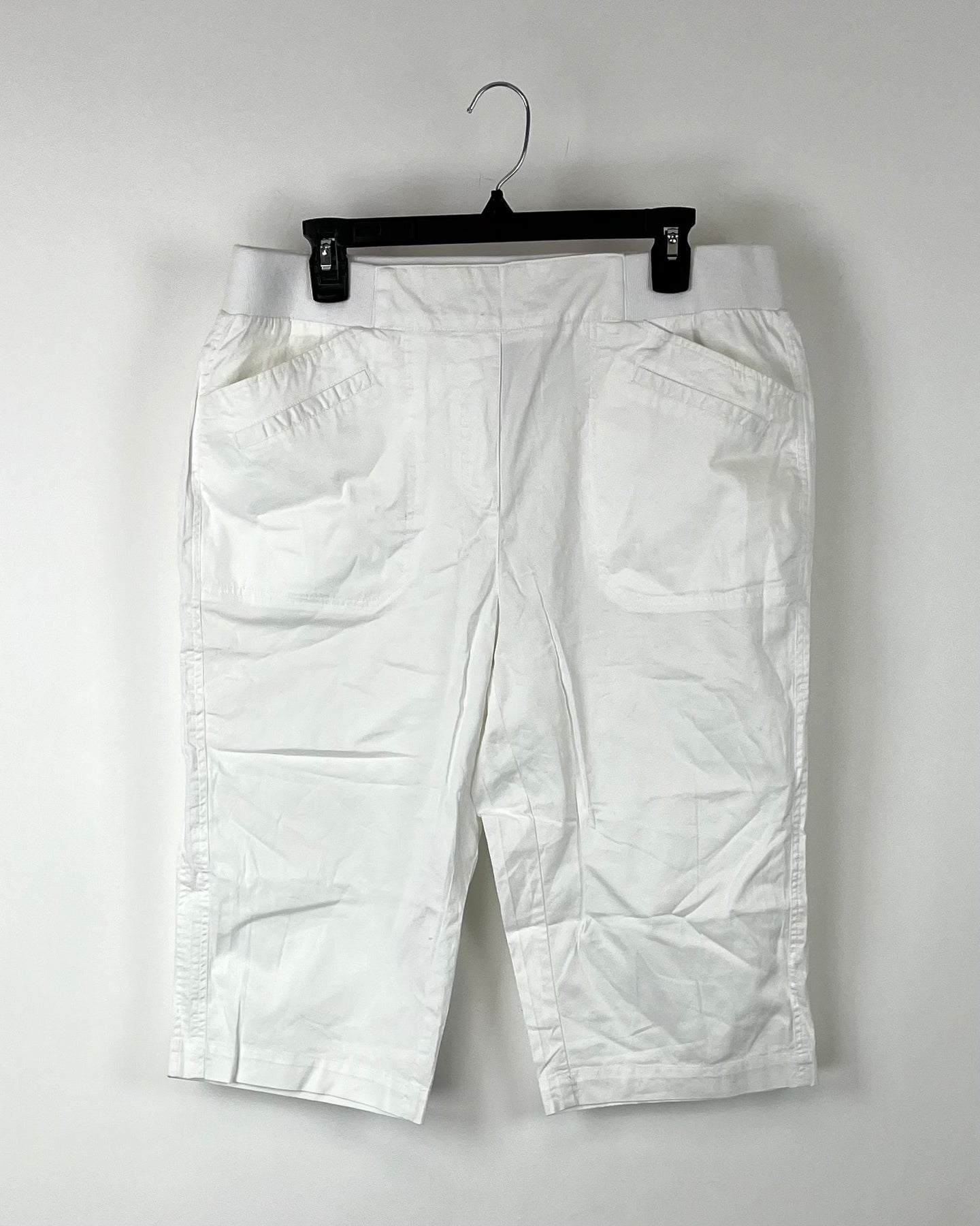 Christopher & Banks White Cropped Capri Pants - Size 14 – The Fashion  Foundation