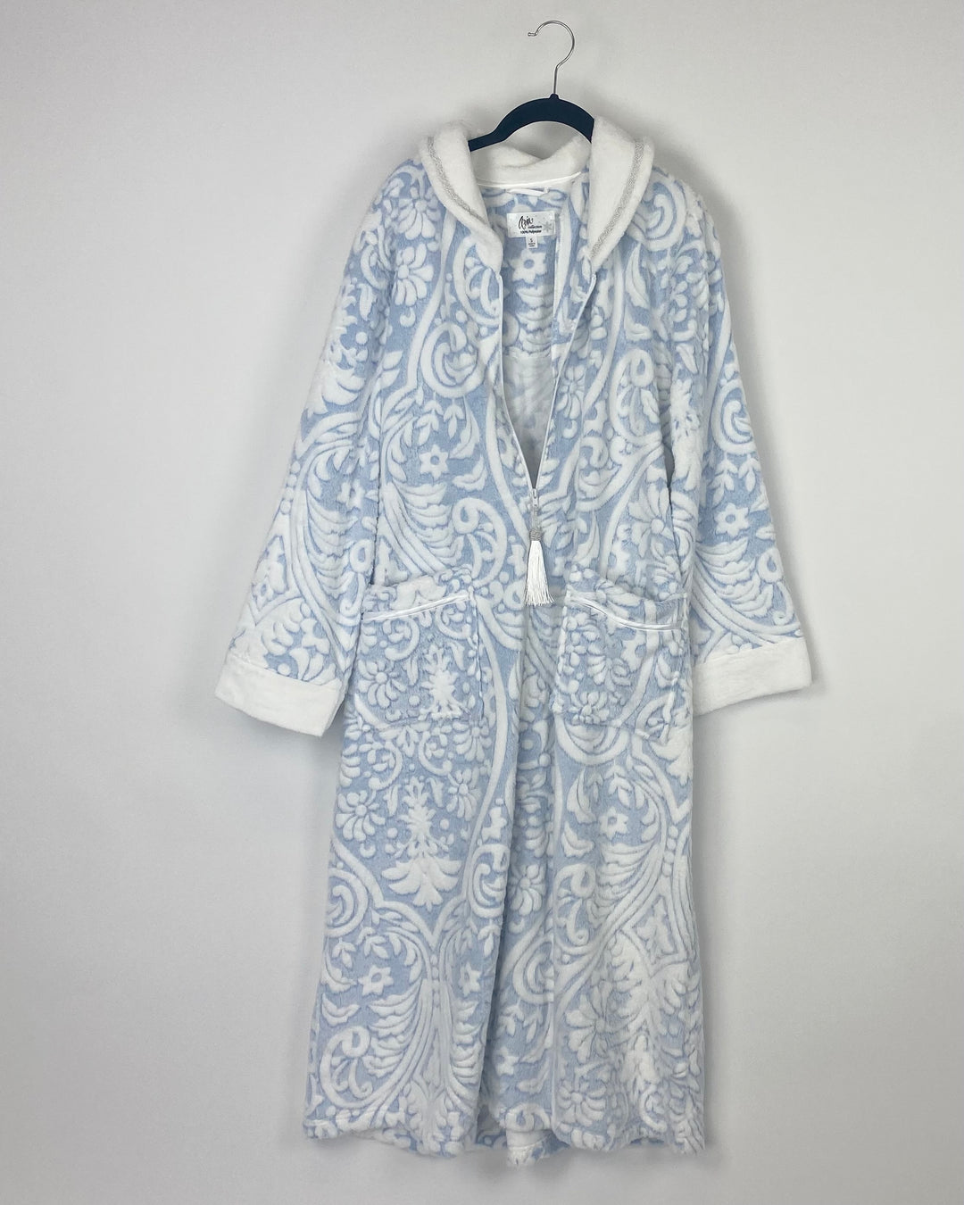Collection Soft Blue And White Long Sleeve Robe With Abstract Details - Small