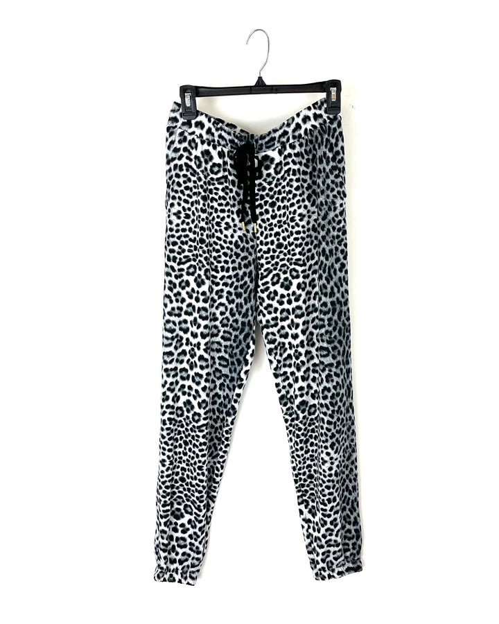 Black And White Cheetah Print Sleepwear Set - Small