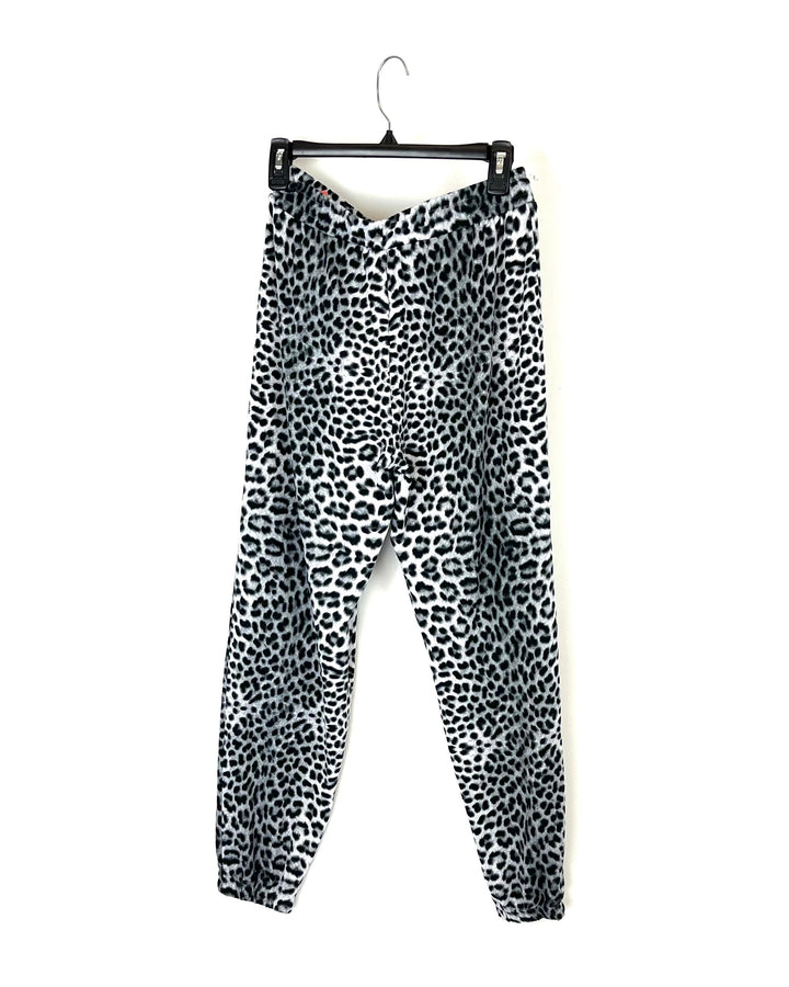 Black And White Cheetah Print Sleepwear Set - Small