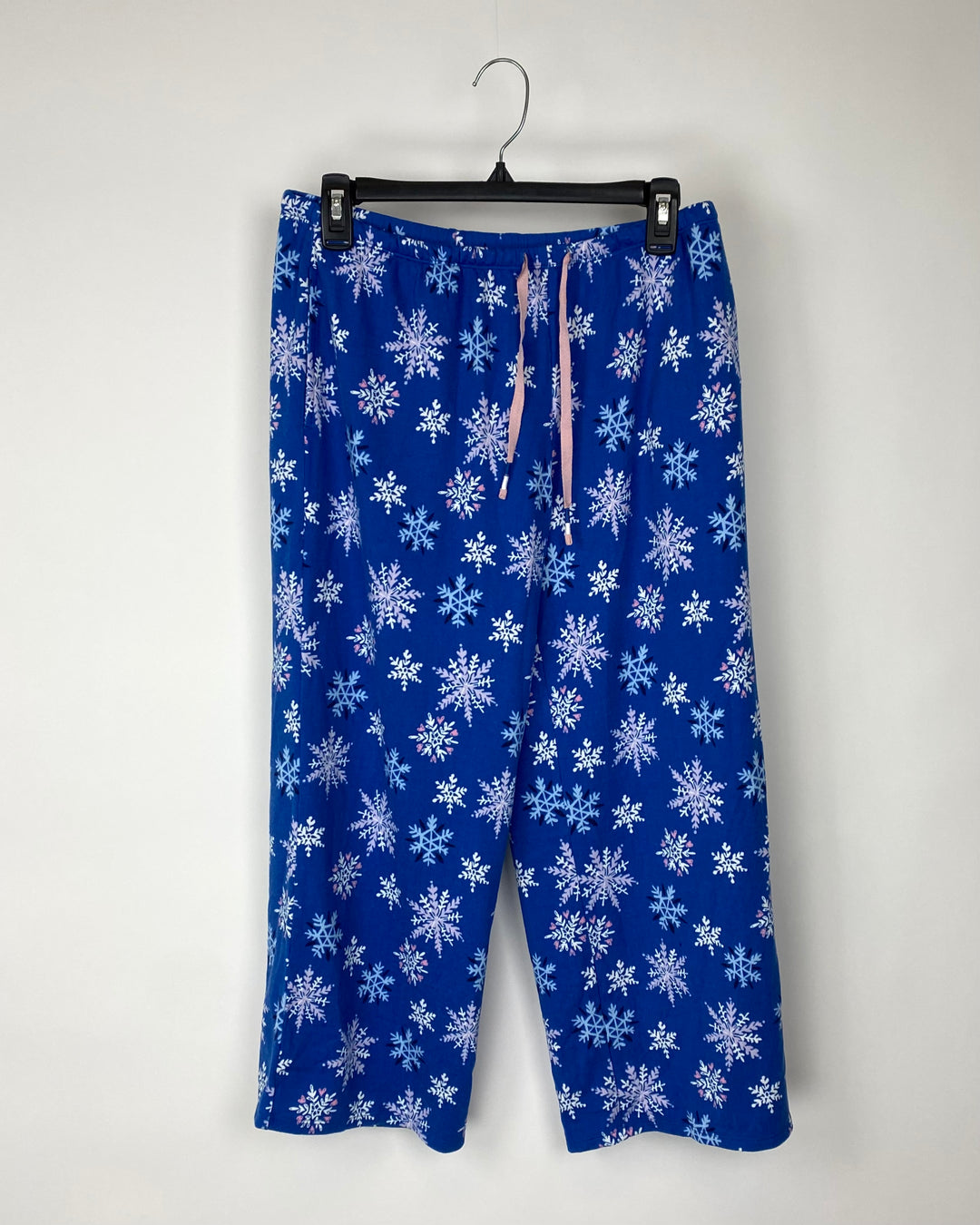 Women Blue With Snowflake Print Cropped Pajama Pants - Small