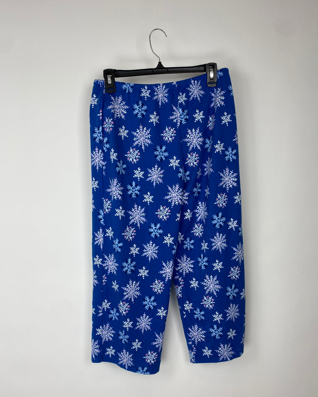 Women Blue With Snowflake Print Cropped Pajama Pants - Small