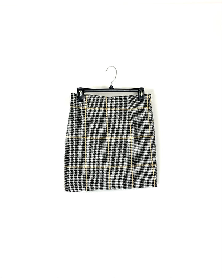 Black, White, And Yellow Houndstooth Mini Skirt - Small
