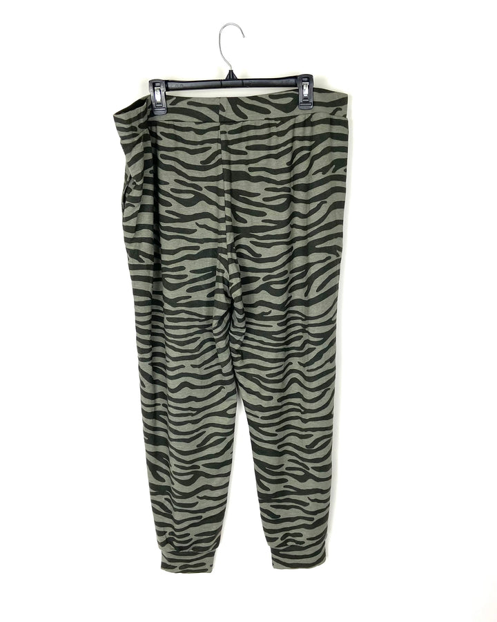 Essentials Camoflauge Joggers - 1X