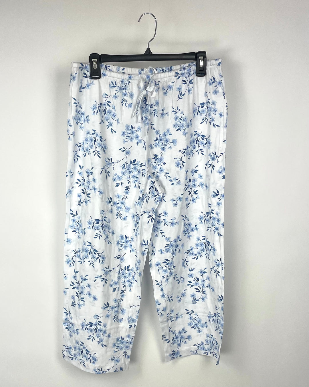Blue And White Floral Print Pajama Set - Medium
