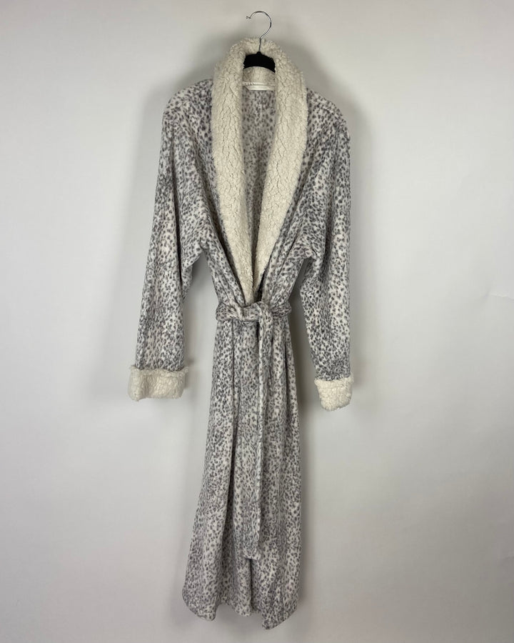 White Cheetah Print Robe - Small