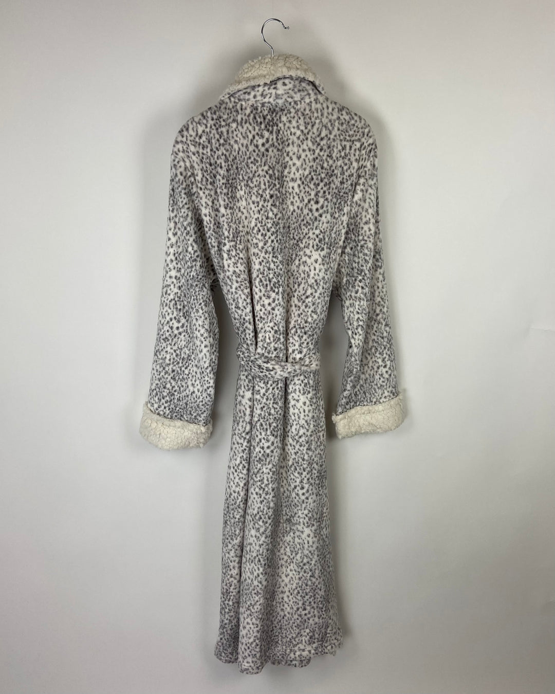 White Cheetah Print Robe - Small