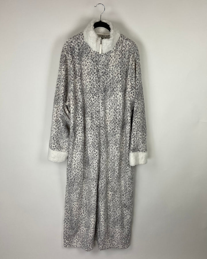 White Cheetah Print Robe - Small