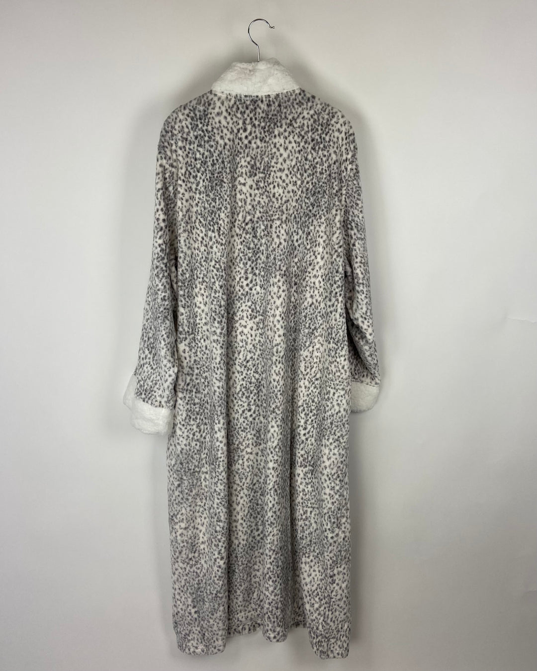 White Cheetah Print Robe - Small